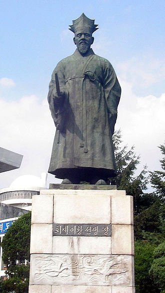 Yi Hwang Statue from Wikipedia