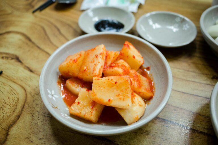 Radish kimchi (Kkakdugi)