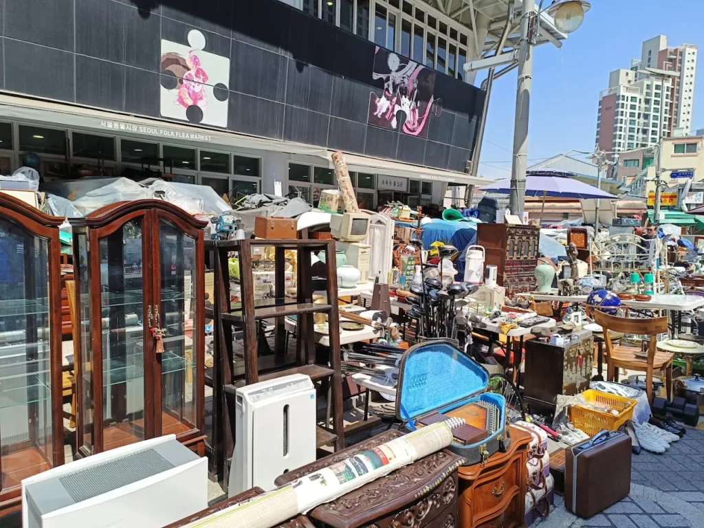 Seoul Folk Flea Market (서울풍물시장)