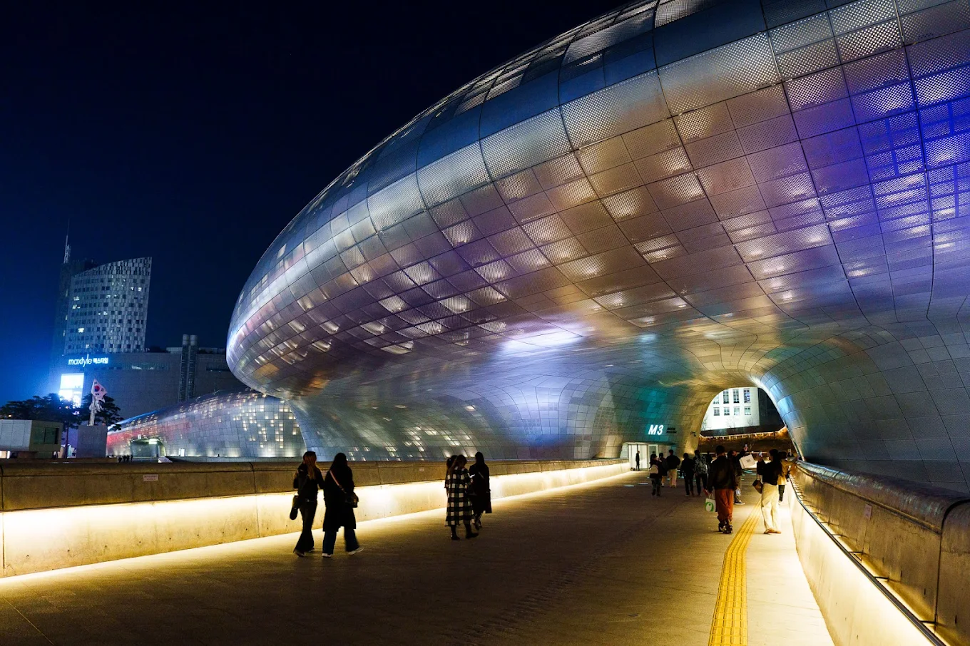 Dongdaemun Design Plaza (DDP): Complete Guide to Seoul’s Architectural Marvel
